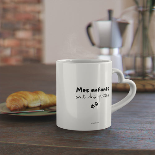 Mug en céramique avec hanse en coeur - Mes enfants ont des pattes